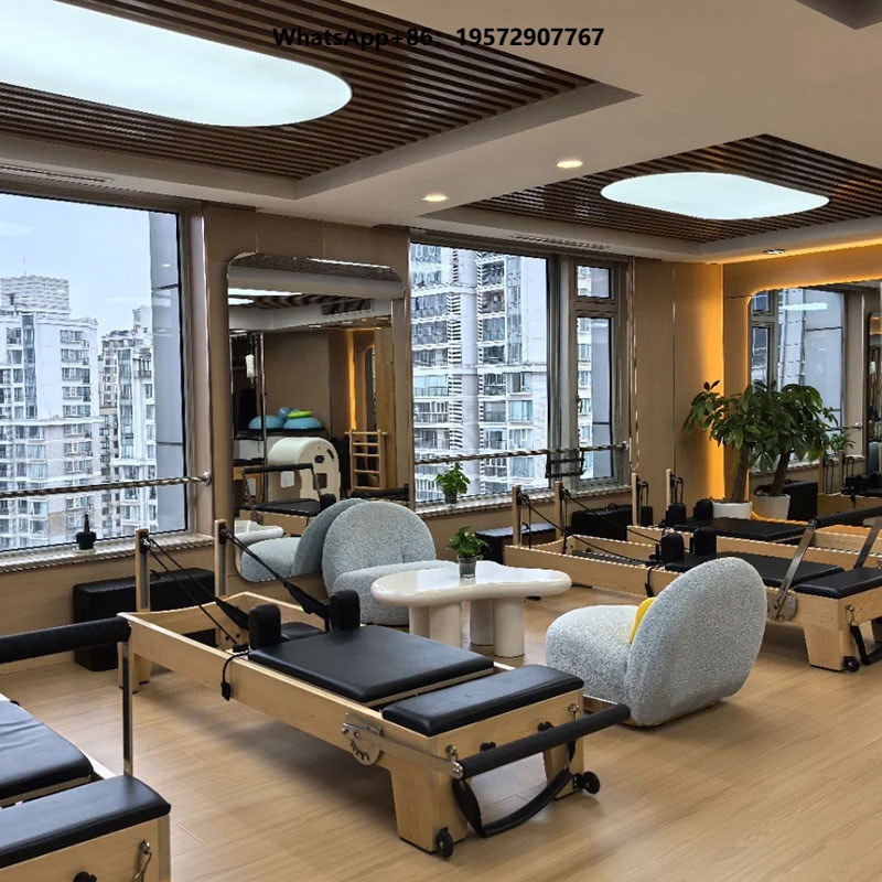 Pilates And Yoga Studio - เตียงพิลาทิสปรับระดับได้อเนกประสงค์ทำจากไม้เมเปิลแบบปรับแต่งได้ สำหรับใช้ในสตูดิโอโยคะและสำหรับผู้ใหญ่